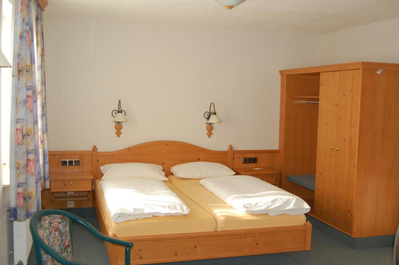 Hotel Gruener Baum Bretzenheim Esterno foto
