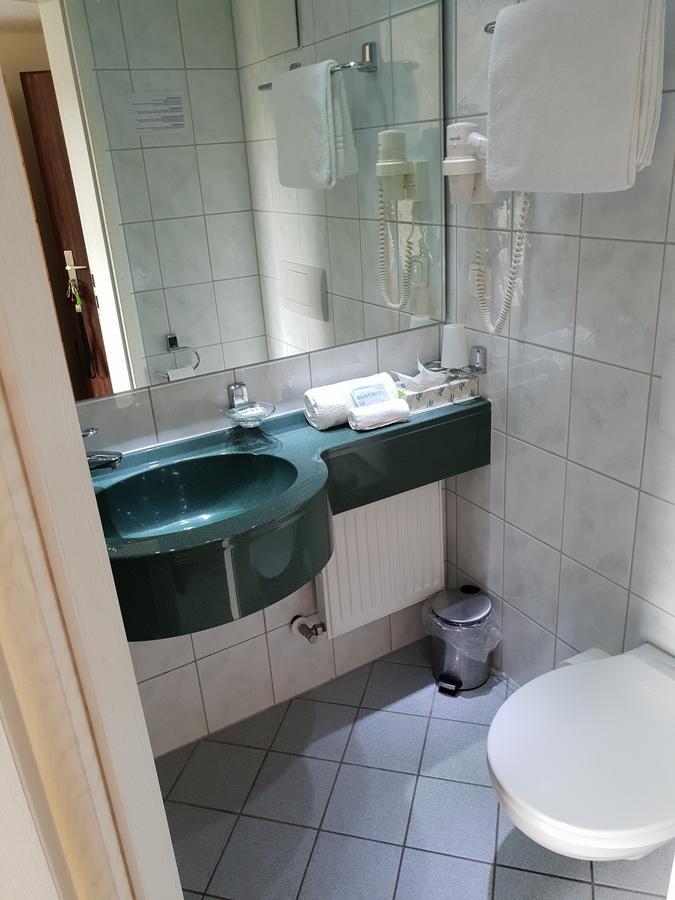 Hotel Gruener Baum Bretzenheim Esterno foto