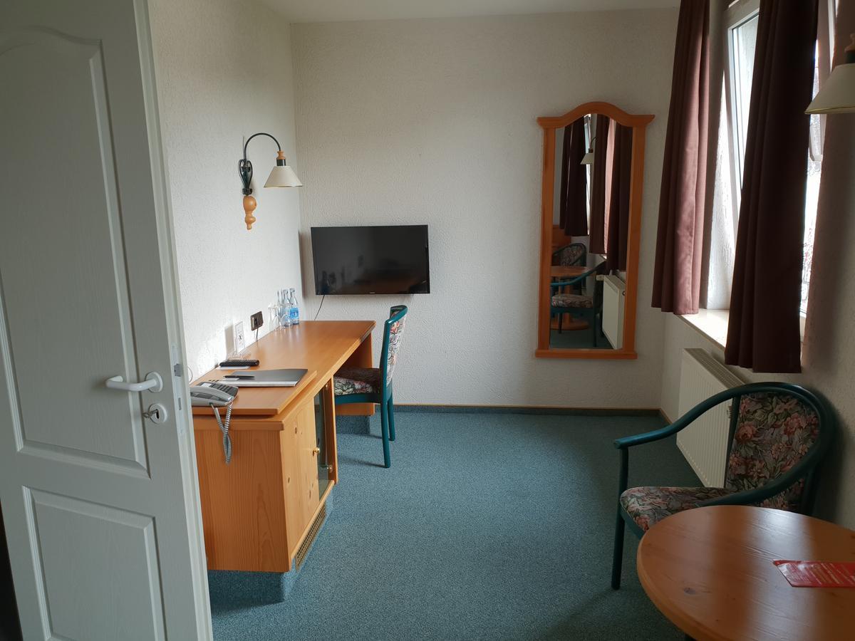 Hotel Gruener Baum Bretzenheim Esterno foto